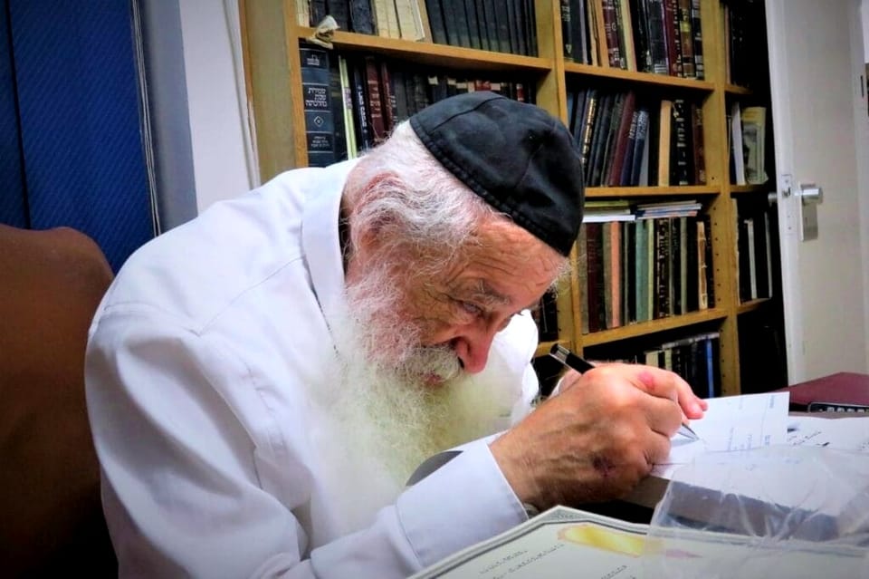Zakein HaPoskim, Rav Avigdor Nebenzahl: “Even a Bochur Who Isn’t Learning Must Not Enlist”
